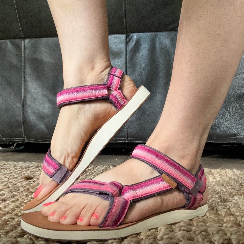 Teva Original Universal purple pink ombré like new waterproof sandals Size 8 EUC - Picture 3 of 13